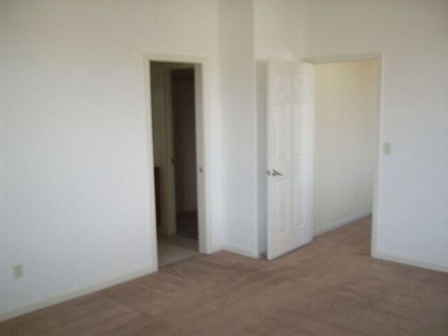 Building Photo - Large Master Suite - Tankless Water Heater...
