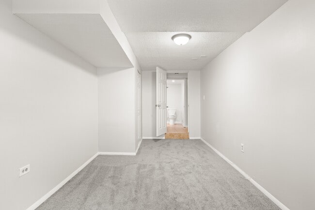 Building Photo - 209 Douglas St NE