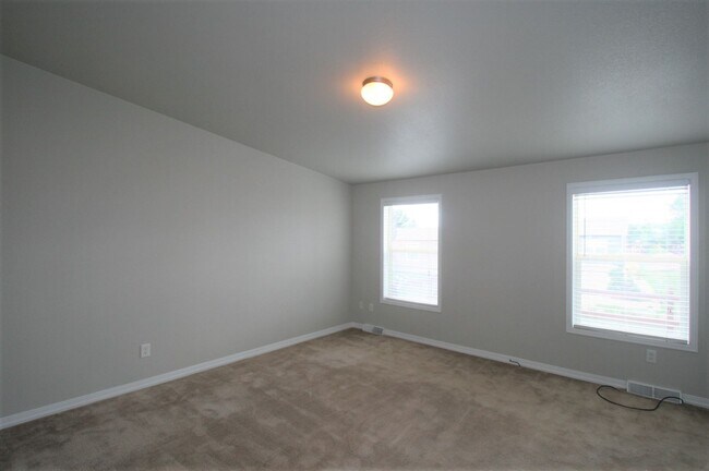 Building Photo - Great 3 Bedroom Ranch Style Home in low maintenance community!