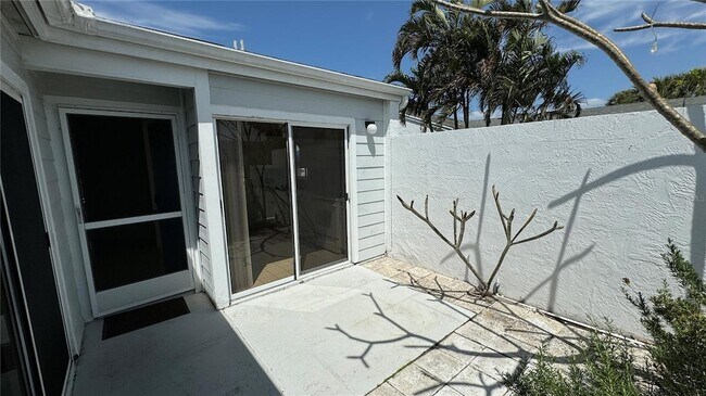 Building Photo - 950 Waterside Ln