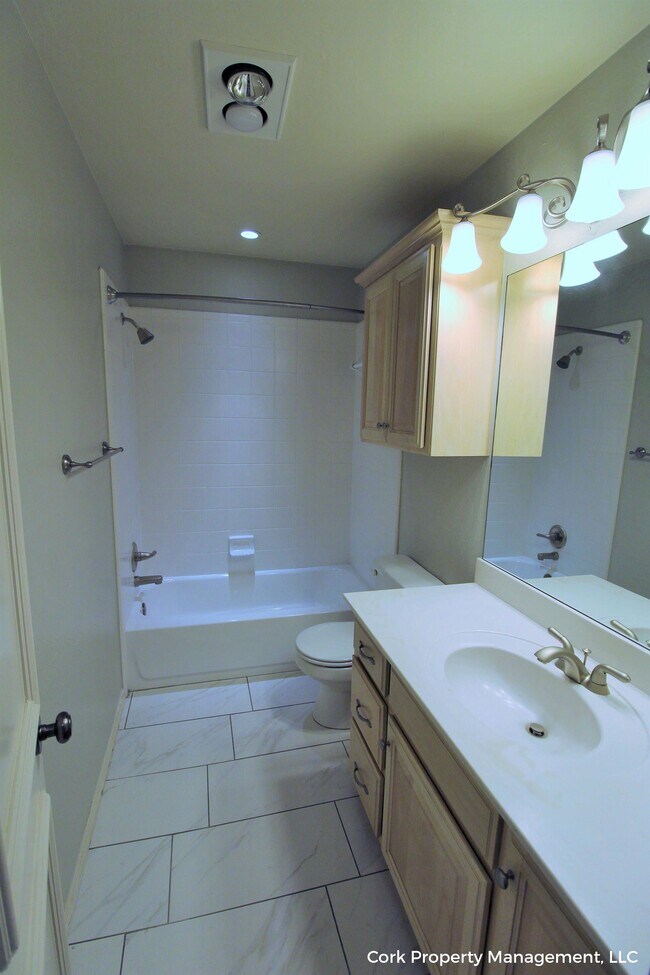 Building Photo - 2808 Stonebrook Rd