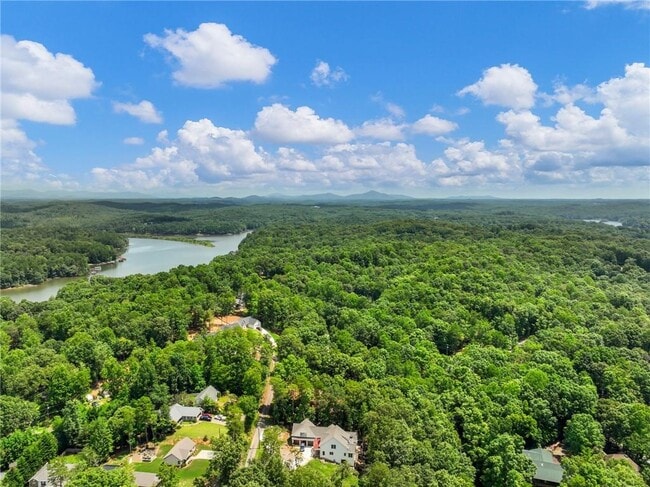 Building Photo - 8079 Beachwood Dr