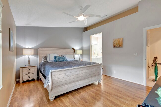 Building Photo - 6129 Heliconia Rd