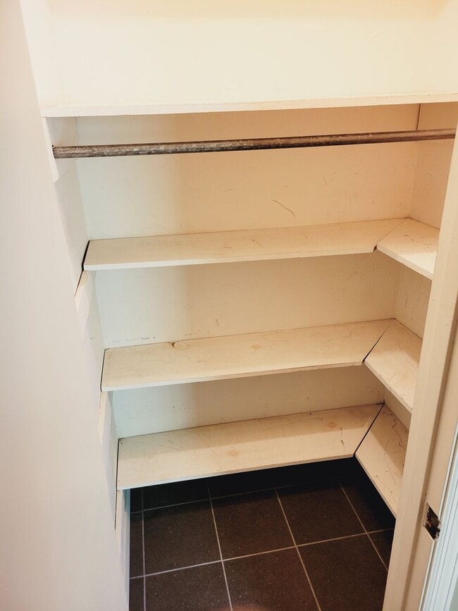 Building Photo - 984 Shades Crest Rd