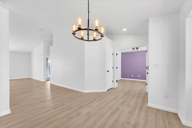Building Photo - Cute corner lot 3 bed/ 2 bath