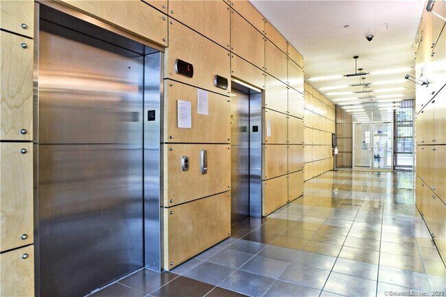 Building Photo - 33 N Water St