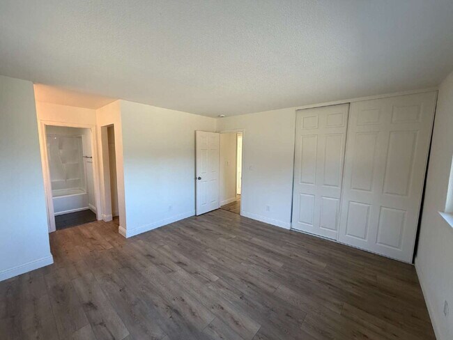 Building Photo - 1089 Honey Ct