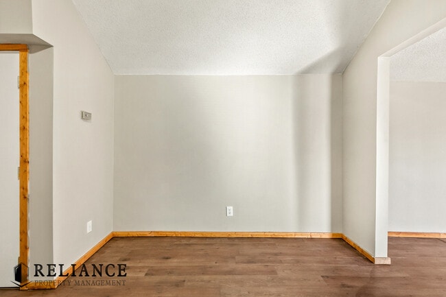 Building Photo - 615 N Doris St