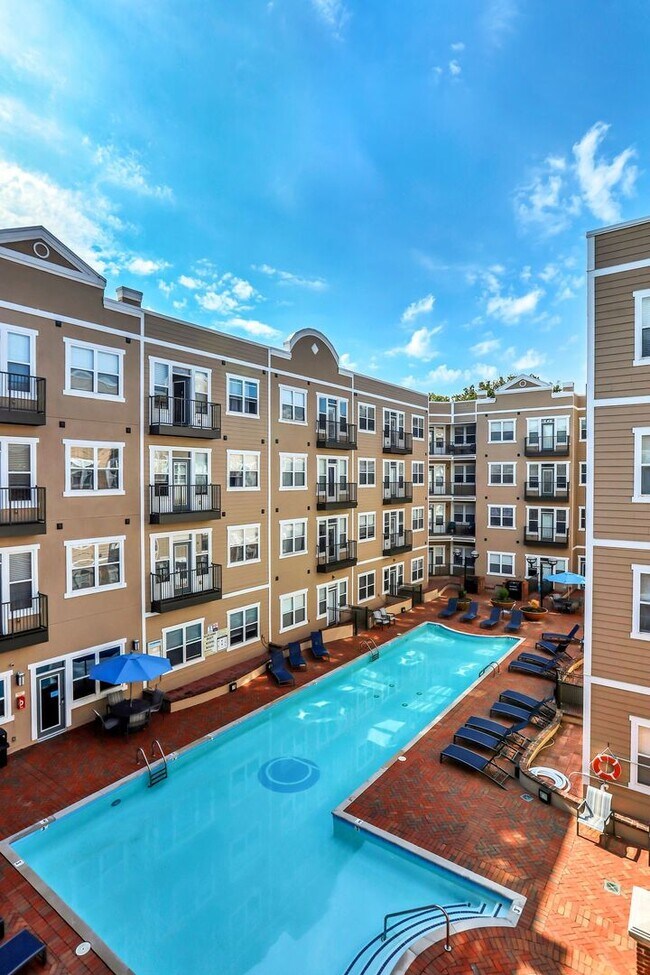 Building Photo - Awesome 1BE/1BA Condo in the heart of West End!