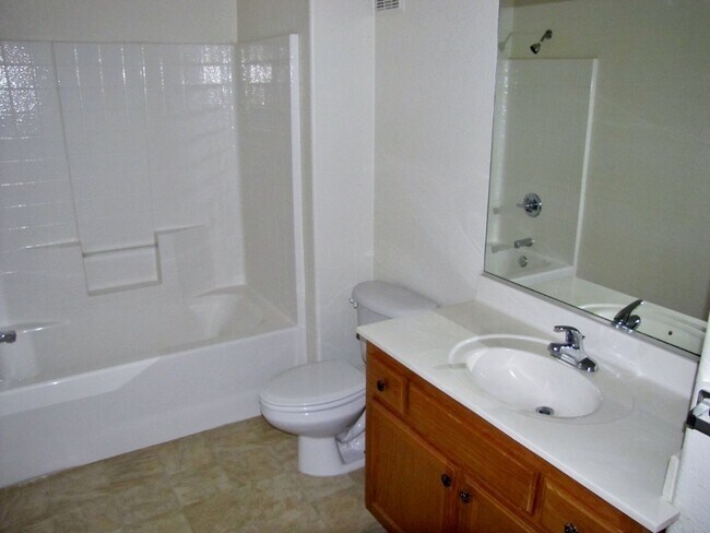 Building Photo - 2BR/2BA, 1024 sq.ft. condo in Sierra Vista, AZ