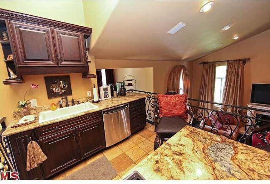 Building Photo - 3030 Passmore Dr