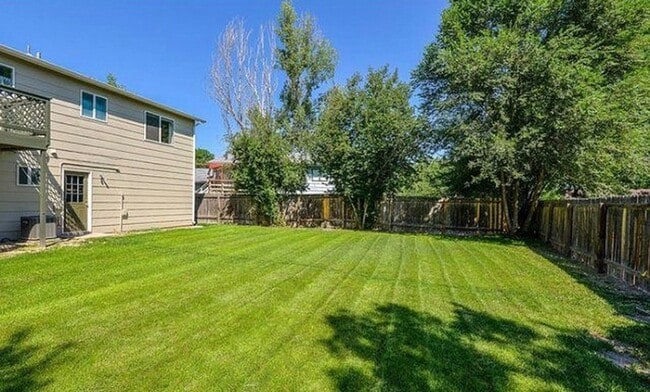 Building Photo - Half off of first months rent if a lease is signed before February 28th! 3 BED // 2 BATH HOME WIT...