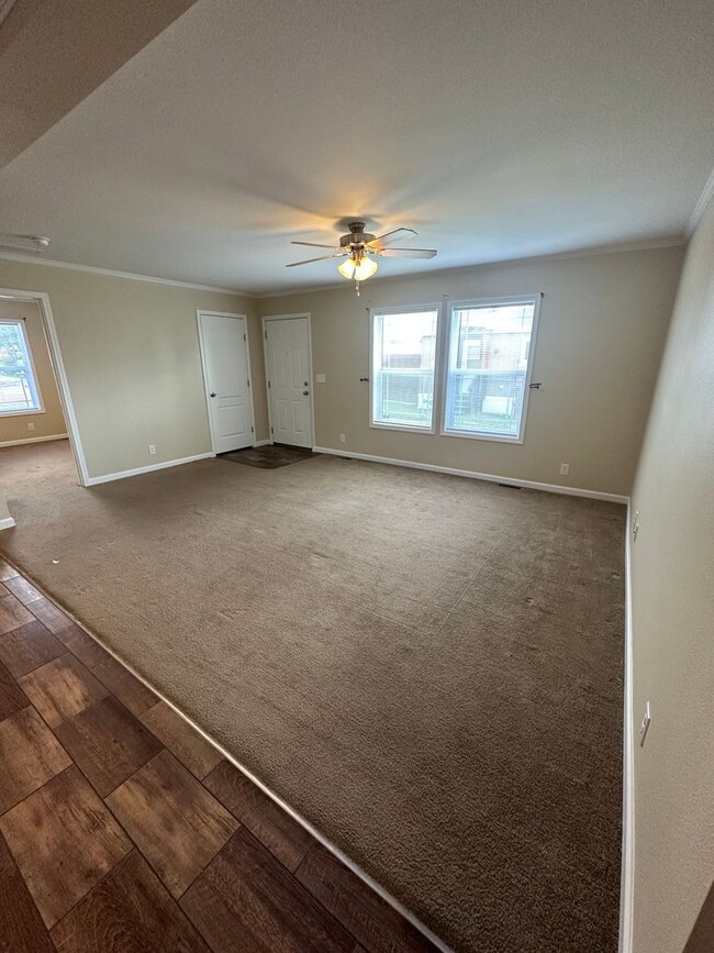 Building Photo - 3 BEDROOM, 2 BATHROOM, PET FRIENDLY HOME W...