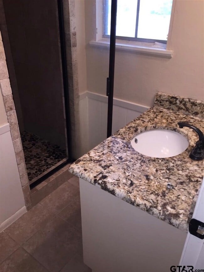 Building Photo - 914 Joel Dr