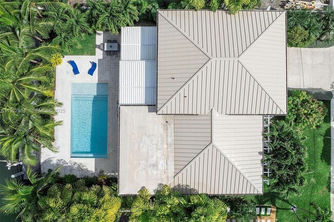 Building Photo - 1361 NE 104th St