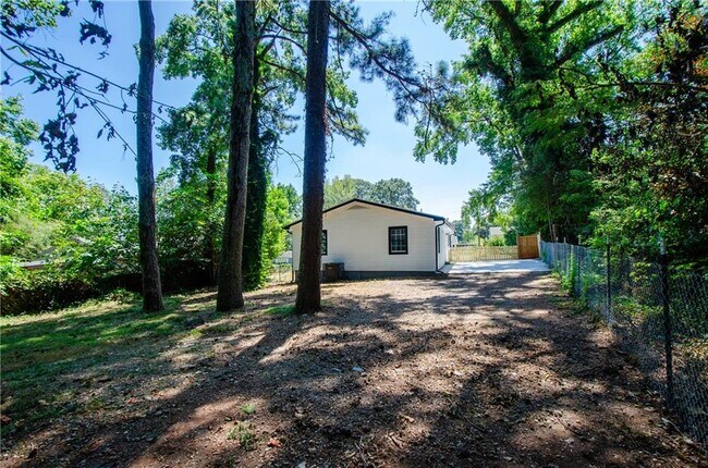 Building Photo - 4244 Lindsey Dr