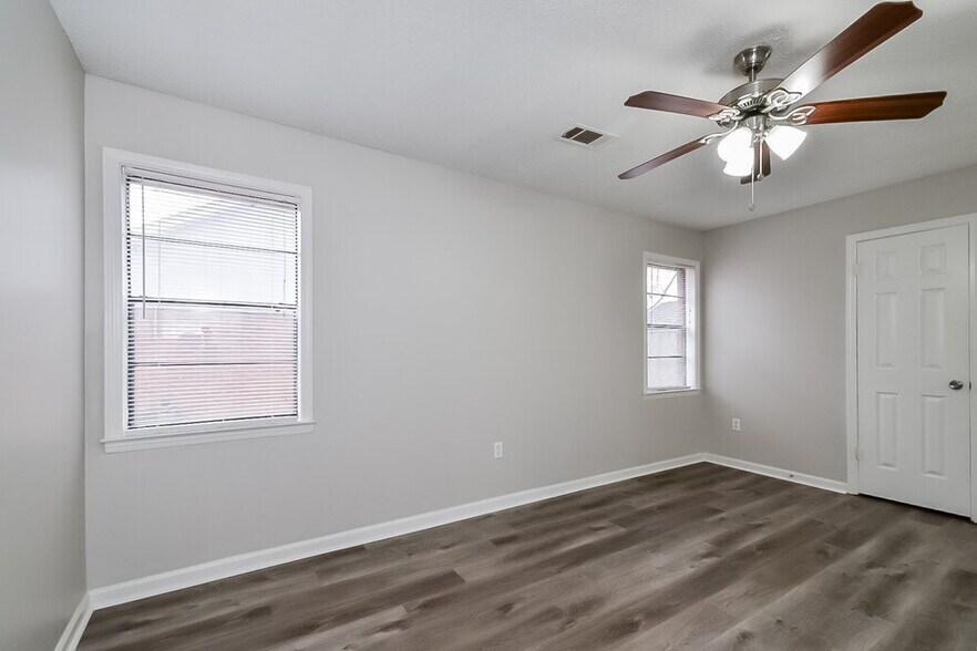 Building Photo - 7371 Hollorn Ln
