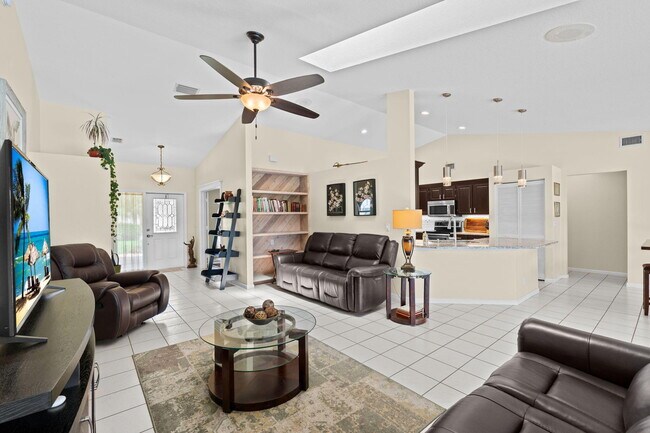 Building Photo - 1707 Primrose Ln