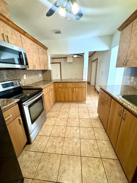 Building Photo - 1285 NE 143rd St