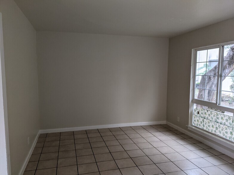 Large living room - 315 Higdon Ave