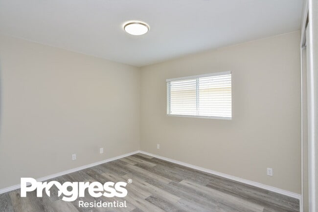 Building Photo - 8439 Silver Brush