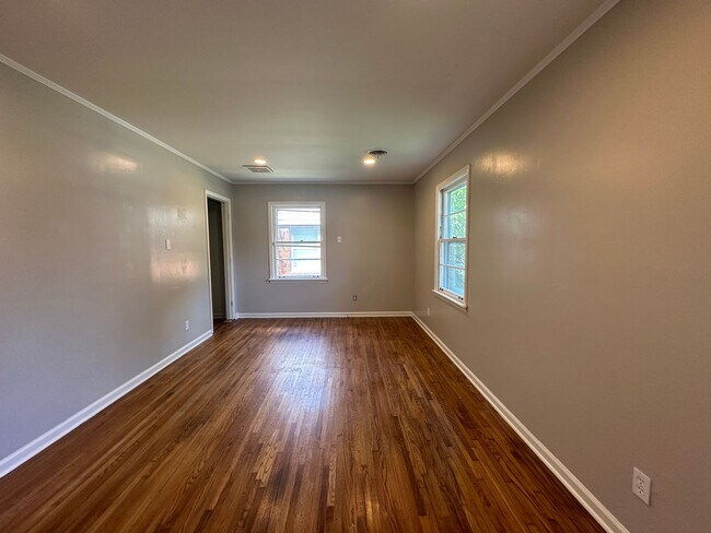 Building Photo - Gated Parking! Huge Backyard! Corner Lot! ...