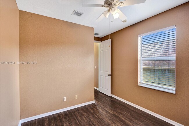 Building Photo - 2057 SE Avon Park Dr