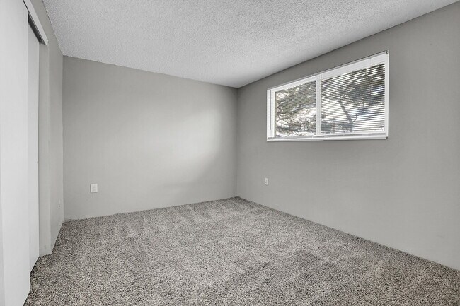 Building Photo - $1,650.00 - HALF OFF First Month's Rent - 3 Bedrooms, 2 Bathrooms, Condo in Lakewood with Onsite ...