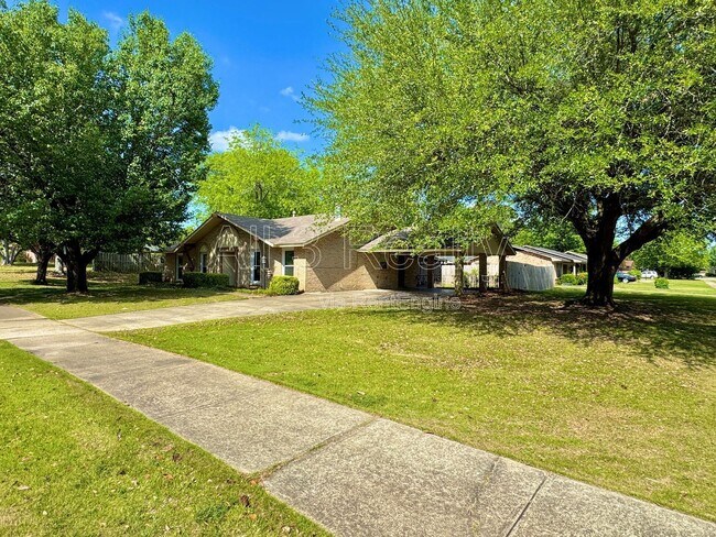 Building Photo - 2311 Cottingham Dr