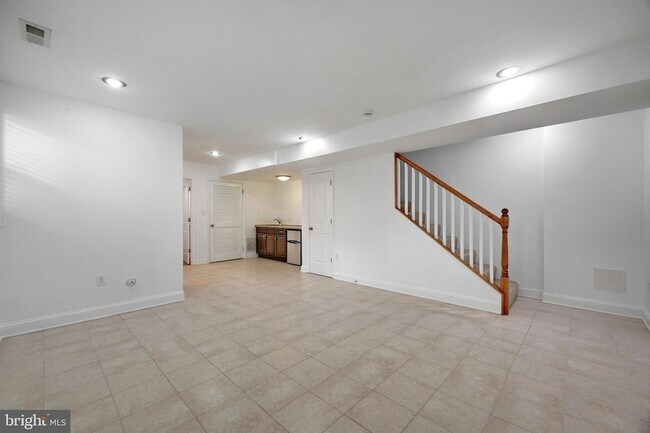 Building Photo - 458 Oakwood St SE