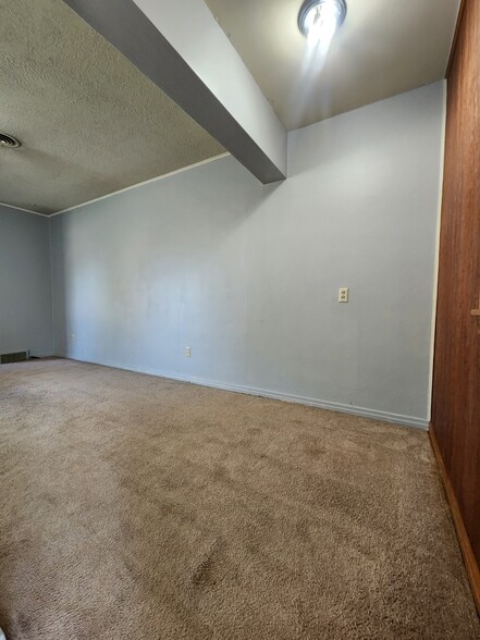 Dining room - 813 East Ave S