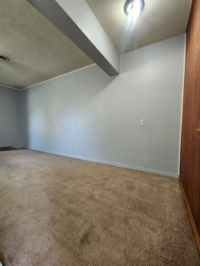 Dining room - 813 East Ave S