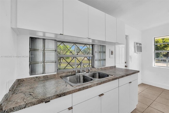 Building Photo - 137 NW 29th Ave