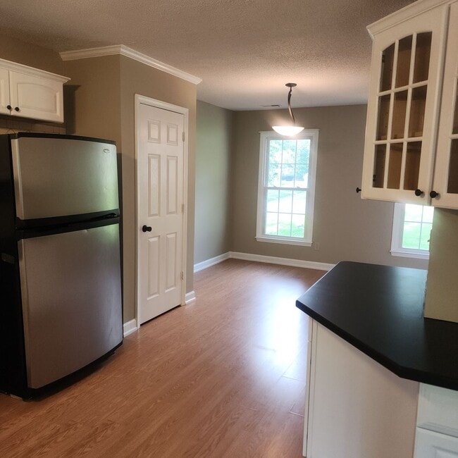 Building Photo - SPACIOUS 2-Story House with Basement in Ab...