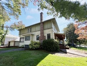 Building Photo - 2109 Alder St