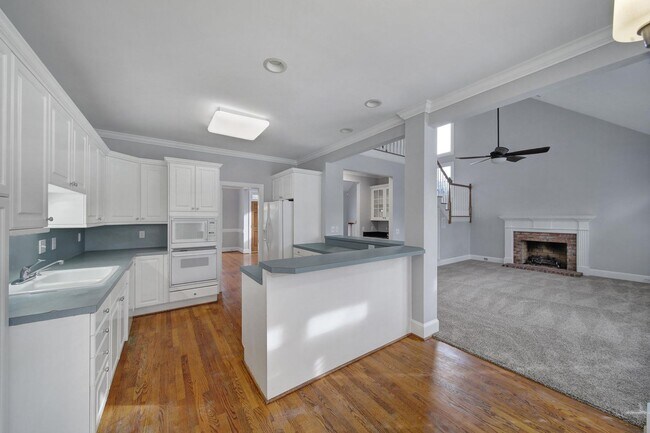 Building Photo - Spacious Four Bedroom Home!