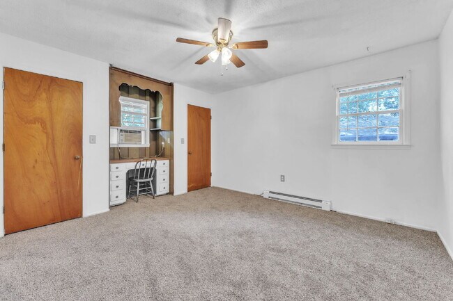 Building Photo - Charming 3-Bed, 2-Bath Haven in Anderson w...