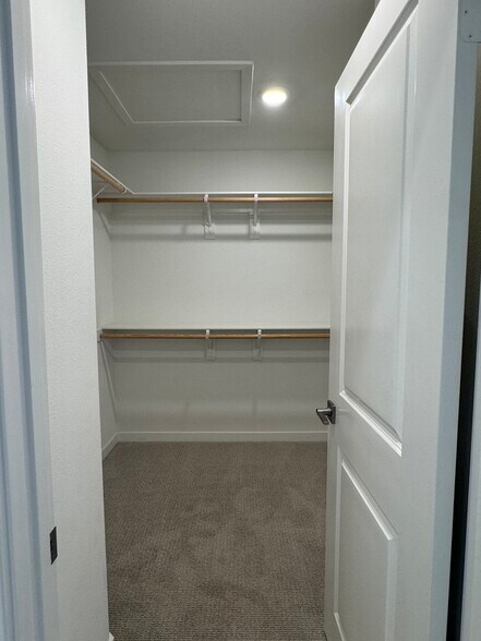 Master - Walk in closet - 16216 Hollyhock Ave