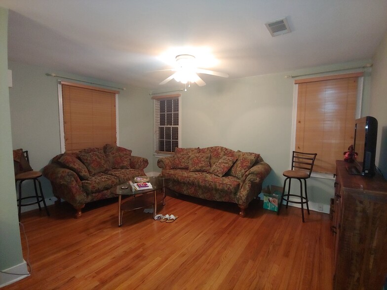 Front living room - 1855 Edinburgh Ave