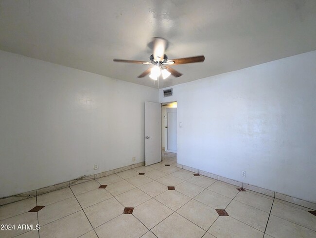 Building Photo - 1314 W Whitton Ave