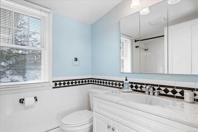 Building Photo - 1155 Old Harbor Rd