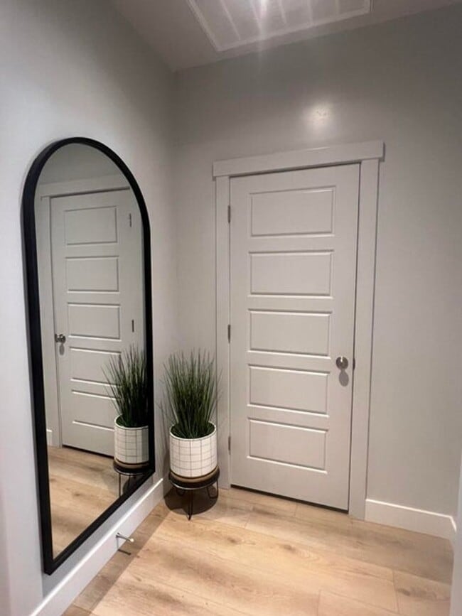 Building Photo - Stunning 4 Bedroom Home!