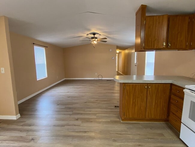 Building Photo - Newly renovated 3 Bedroom, 2 Bath home in ...