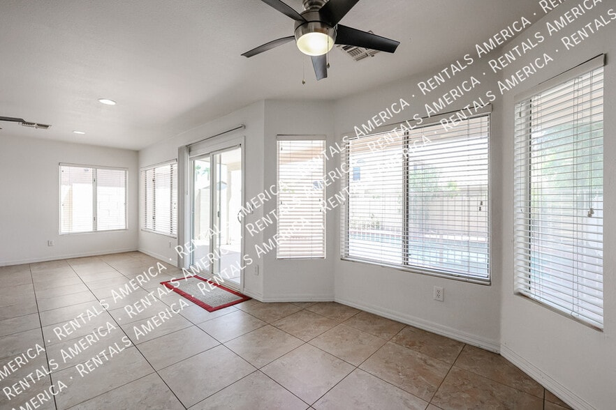 Building Photo - 820 N Granada Dr