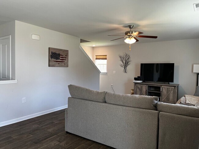 Building Photo - Beautiful 2 story home in the new Lake Tyl...