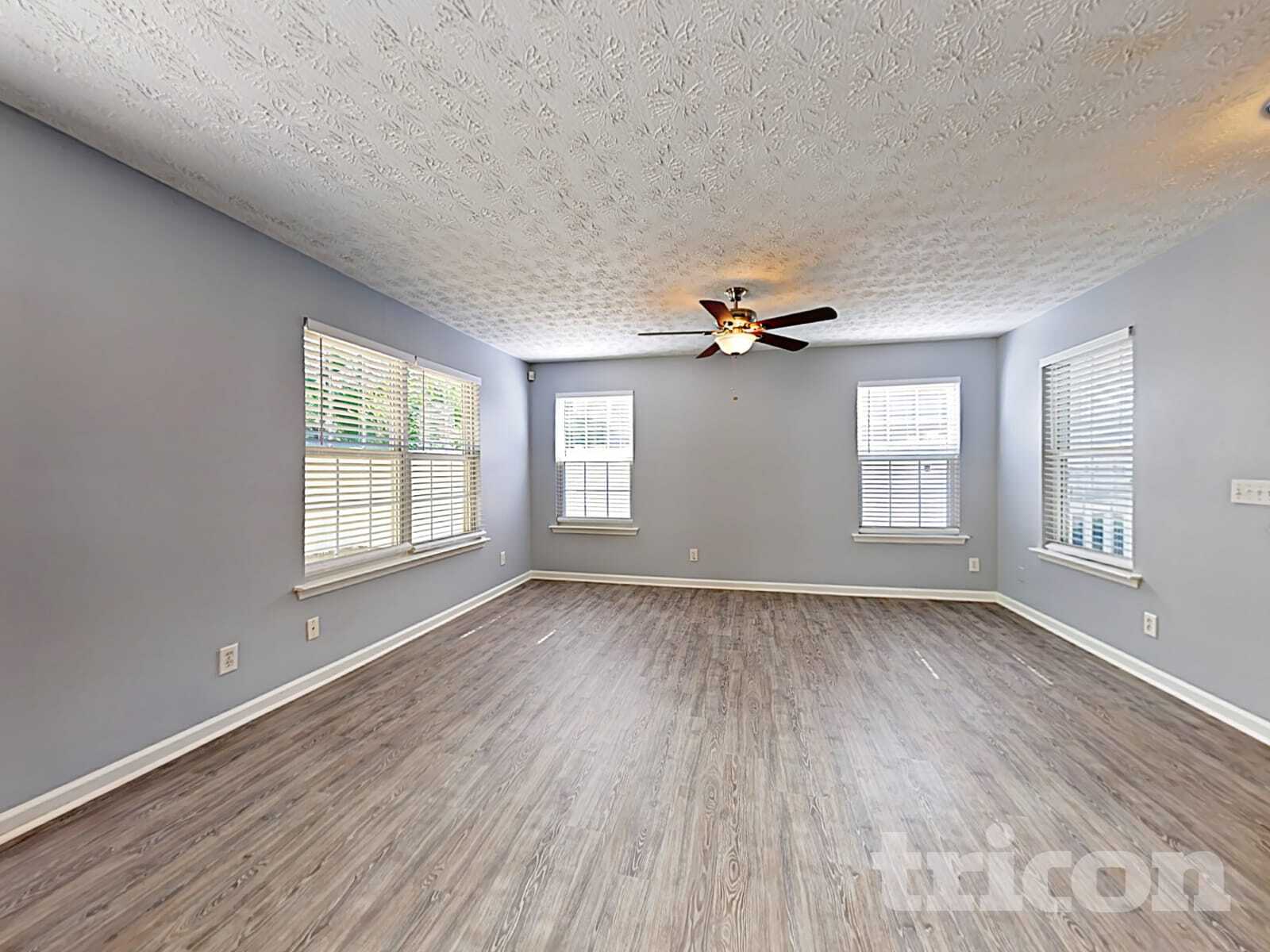 Building Photo - 1202 W Oaks Way