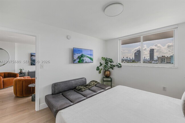 Building Photo - 401 Ocean 903