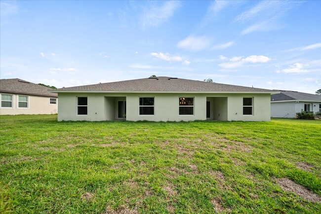 Building Photo - Brand New 1/2 of Duplex