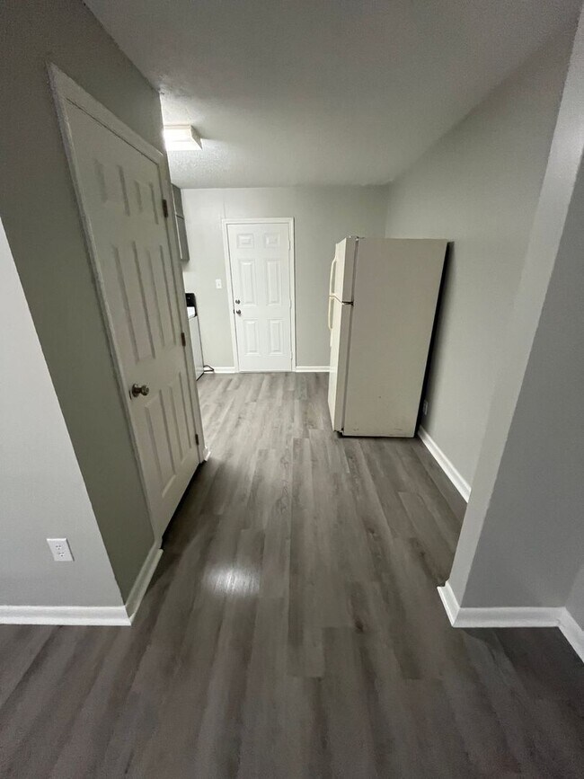 Building Photo - 902 Preston St