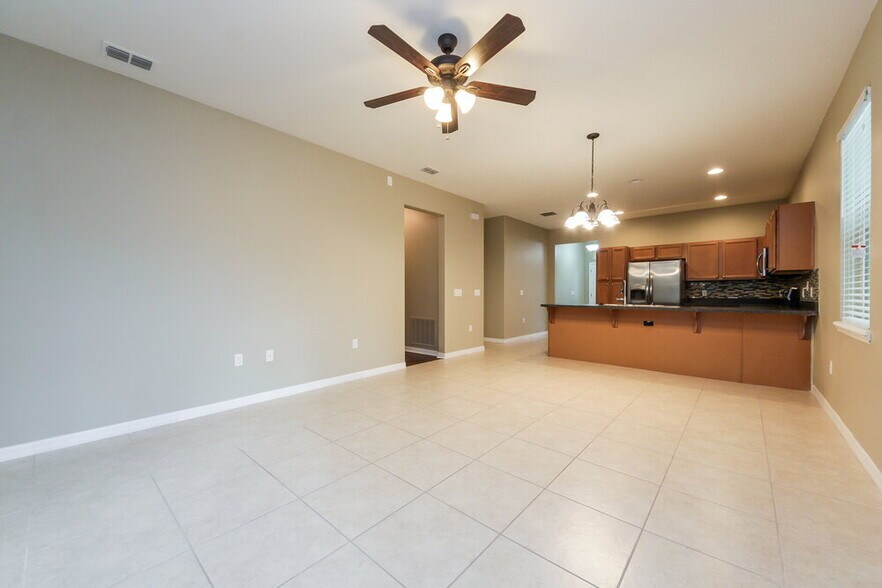 Building Photo - 7424 Azalea Cove Cir